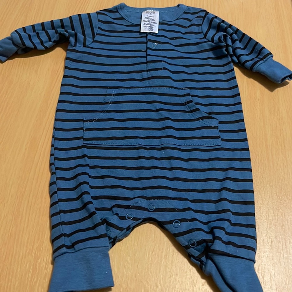 Baby button up body suit